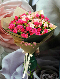 Букет в крафте «Малиновое наслаждение»